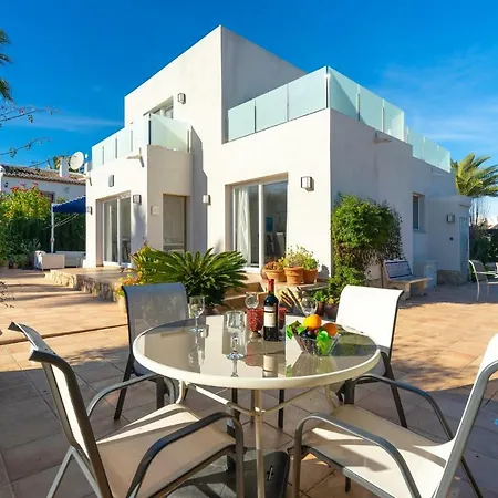 Reina Javea